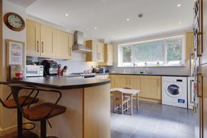 Kitchen/Breakfast Room- click for photo gallery